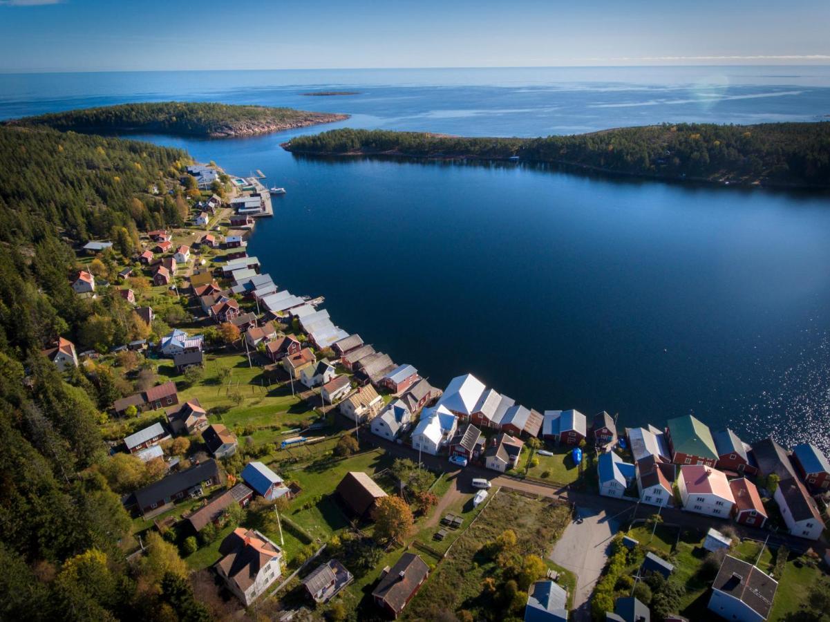 Ulvoe Lakeside Resort Ulvöhamn Exterior foto